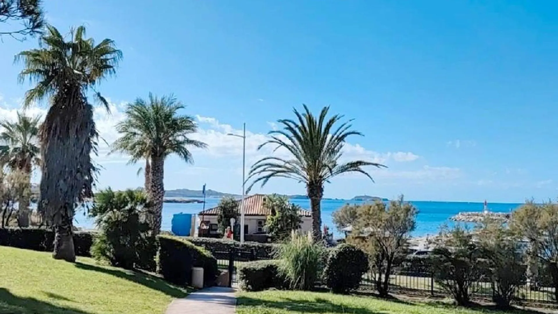 Appartement T2 Avec Piscine Gratuite, Parking Privatif, A 200M De La Plage - Animaux Acceptes - Fr-1-316-336 Six-Fours-les-Plages 0*,  France